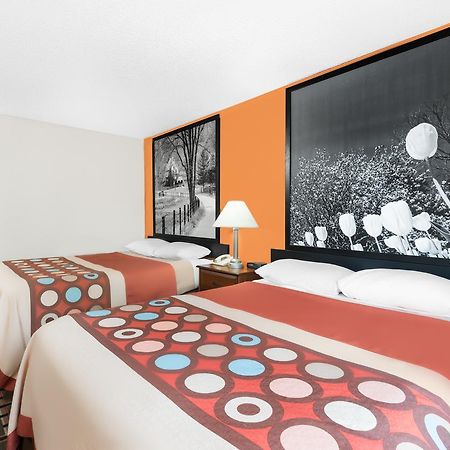 Super 8 By Wyndham Kent/Akron Area Екстериор снимка