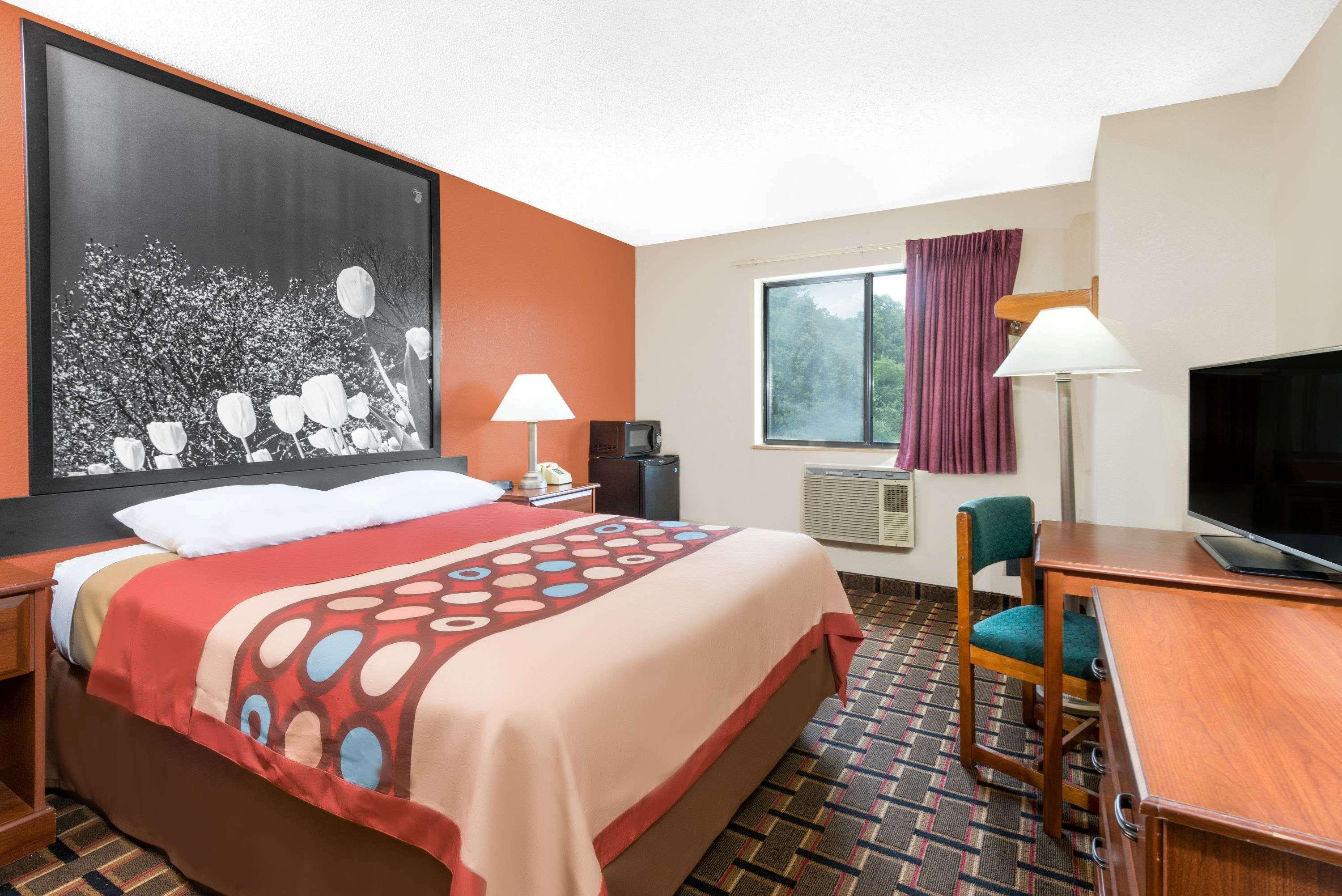 Super 8 By Wyndham Kent/Akron Area Екстериор снимка