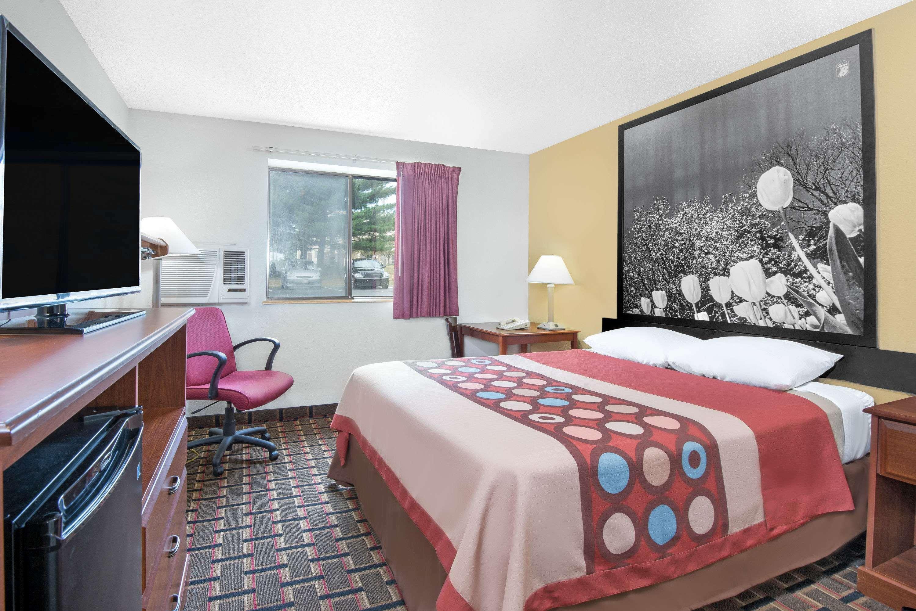 Super 8 By Wyndham Kent/Akron Area Екстериор снимка