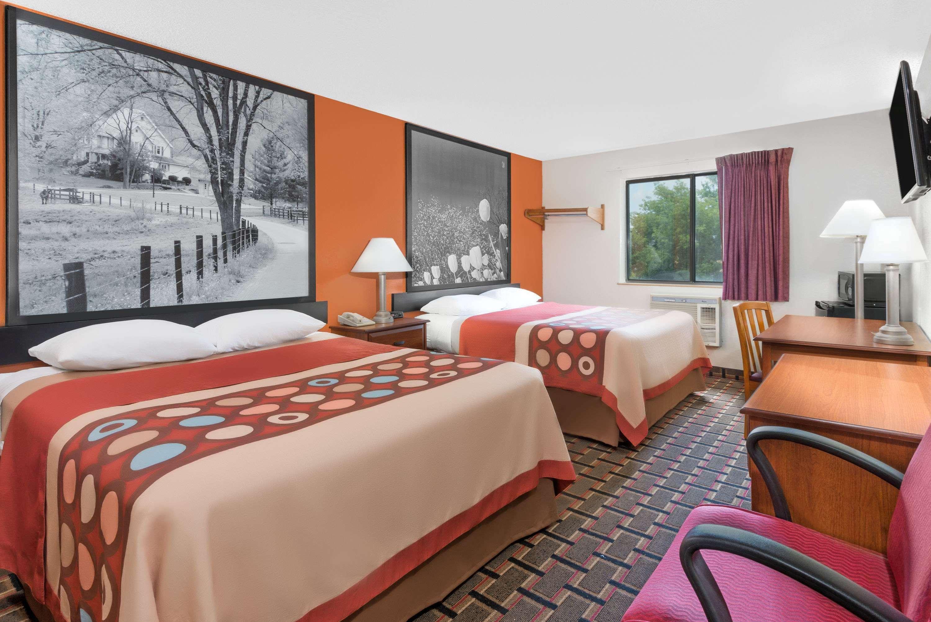 Super 8 By Wyndham Kent/Akron Area Екстериор снимка