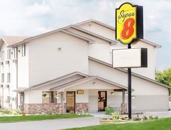Super 8 By Wyndham Kent/Akron Area Екстериор снимка